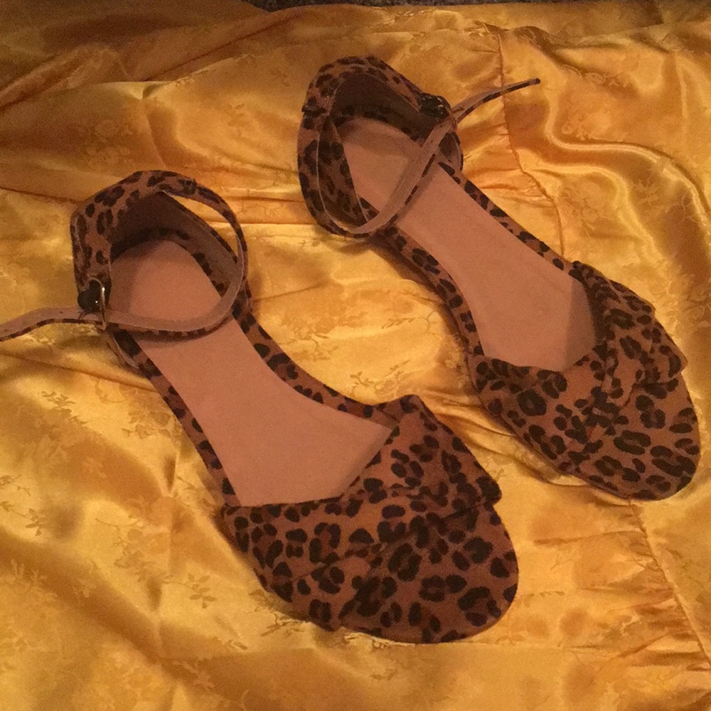 Cheetah print shoes size 8, excellent never used.
